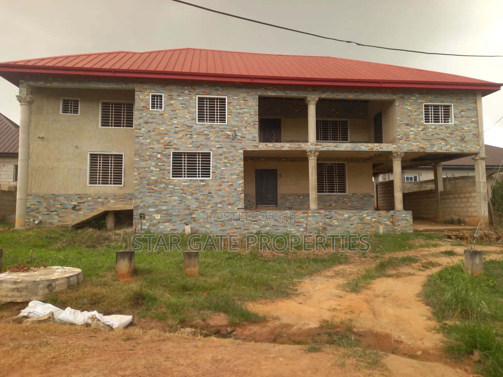 6bdrm House in Agyaako Buoho, Kumasi Metropolitan for sale