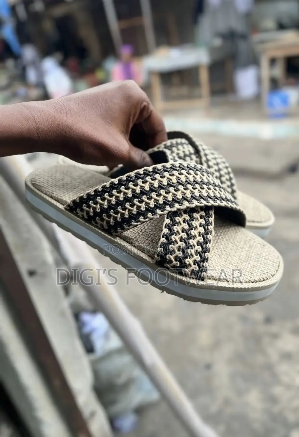 Black and Cream Threaded Chunk Slippers