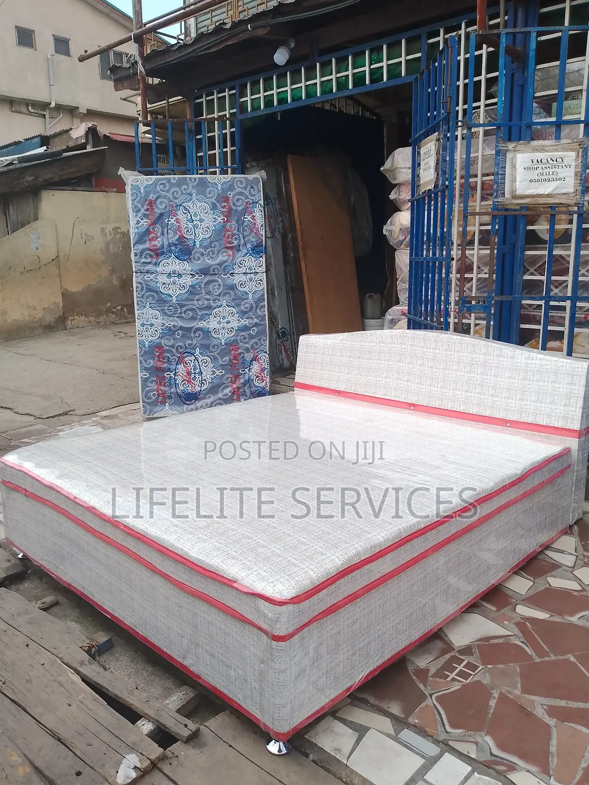 Simple Foam Inbuilt Bed ~Queen Size