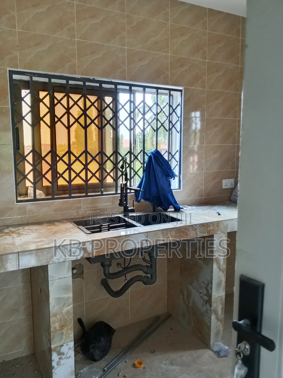 2bdrm Apartment in Kb Properties, Spintex for rent