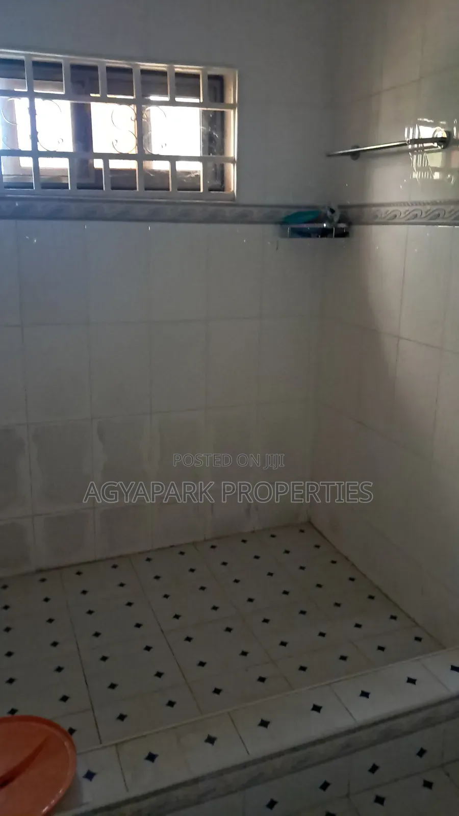 6bdrm House in Obeyeyie, Ga West Municipal for sale