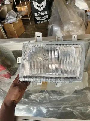 Hyundai Mighty 2/Hd45 Headlight Glass
