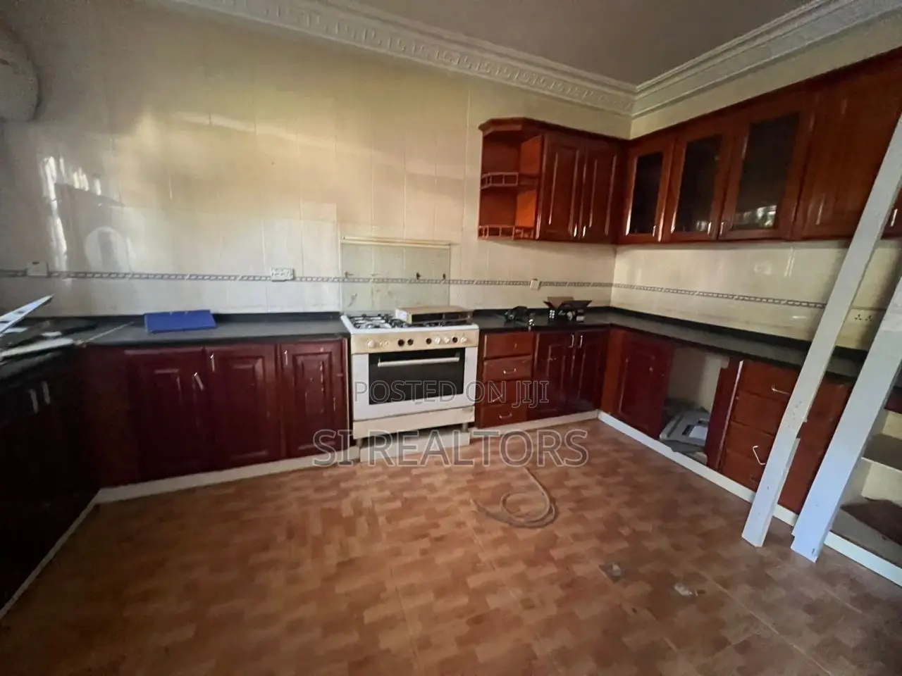 5bdrm House in Airport Residential for rent