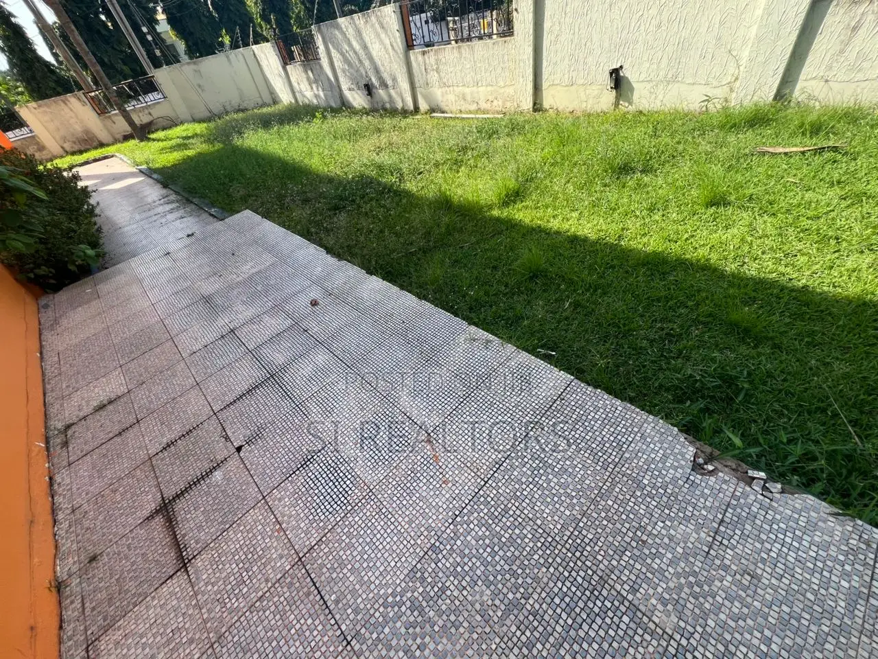5bdrm House in Airport Residential for rent