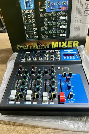 Yamaha 4 Channels Live Mixer