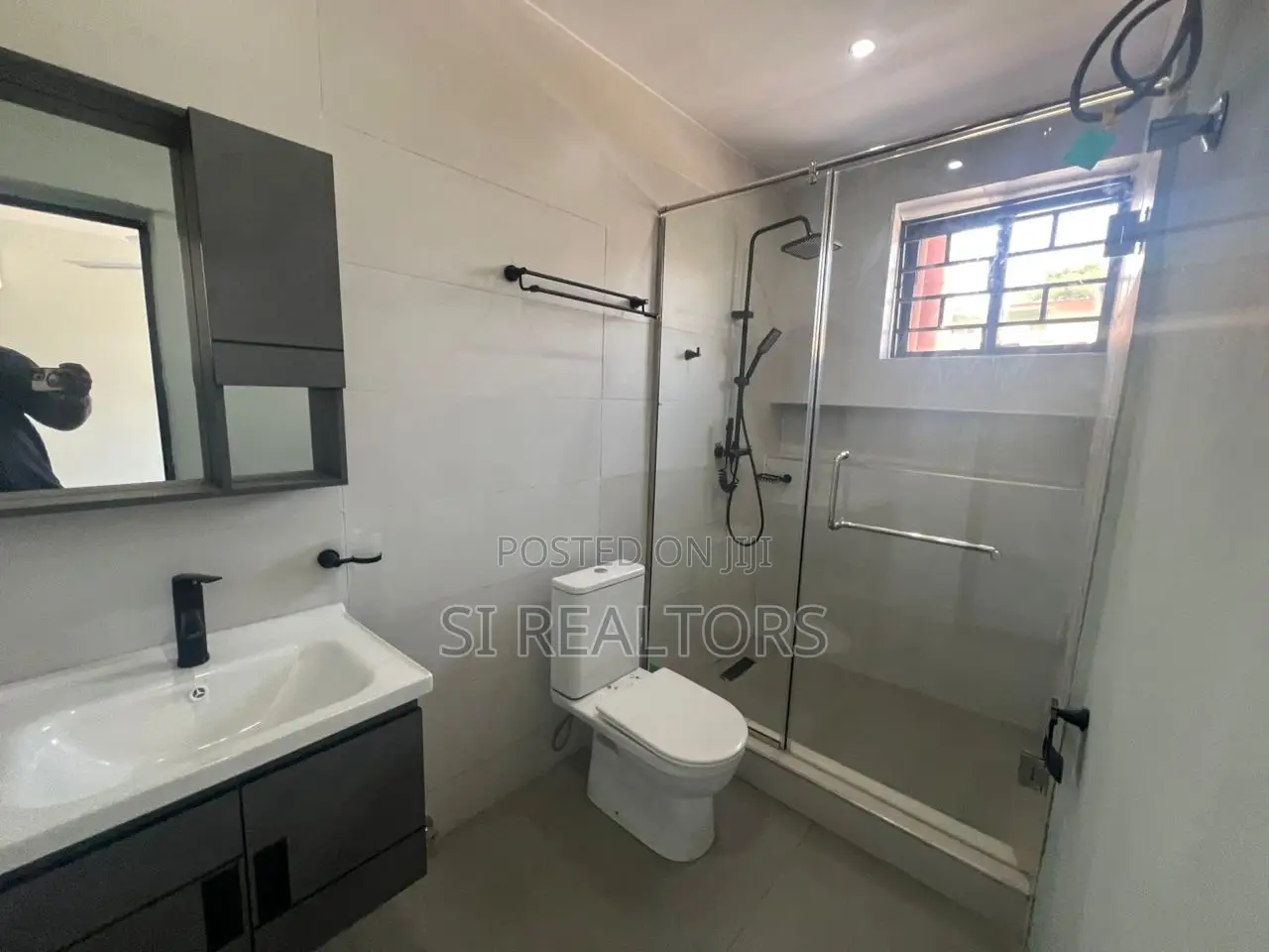 5bdrm House in Labone for rent