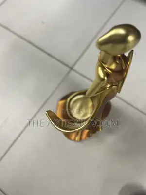 Golden Muse Wine Cradle