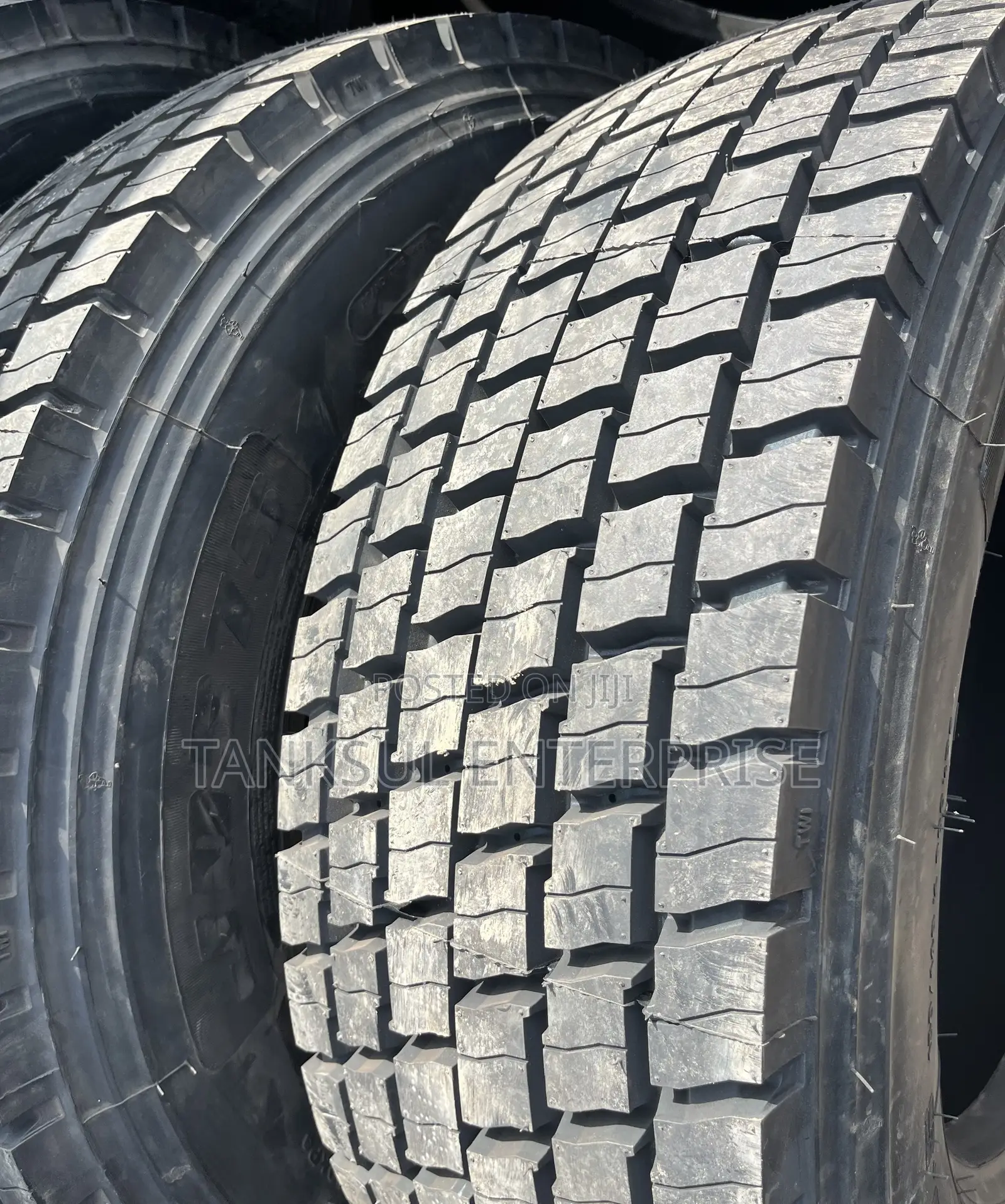 Jinyu 285 70 R19.5