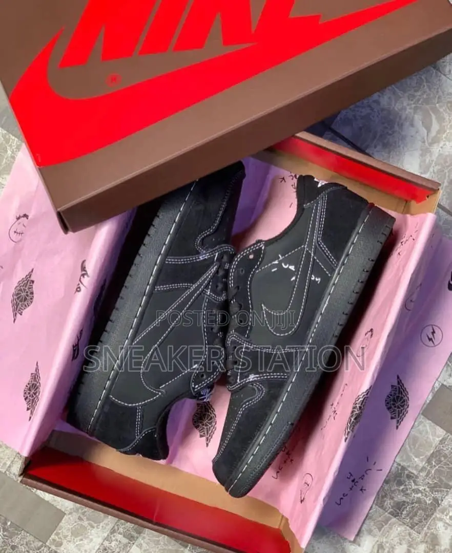 Air Jordan Retro 1 X Travis Scott Black