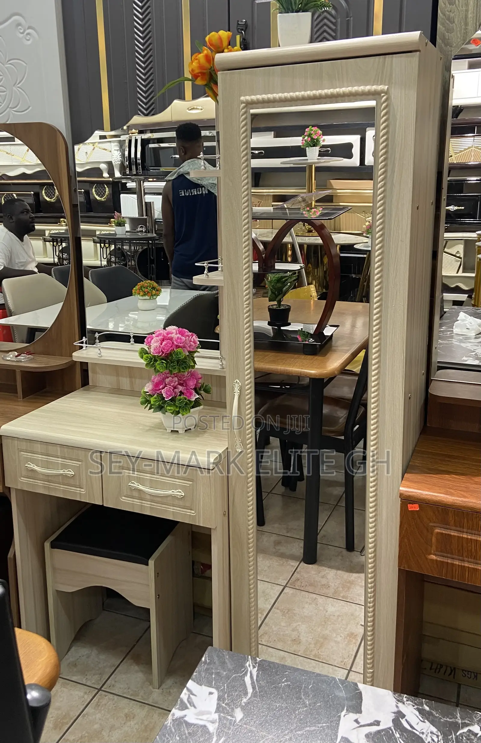 Elegant Dressing Mirror With Cabinet