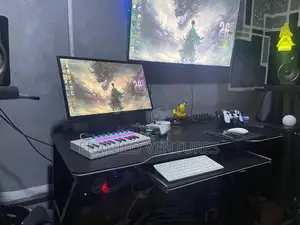 Office/Gaming Desk With Keyboard