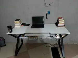Office/Gaming Desk With Keyboard