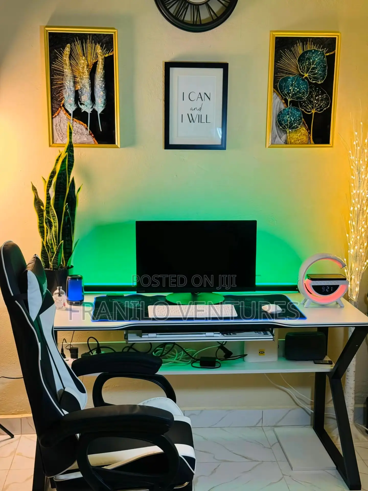 Office/Gaming Desk With Keyboard