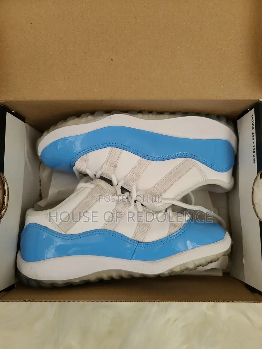Nike Air Jordan 11 Retro Low Sneakers
