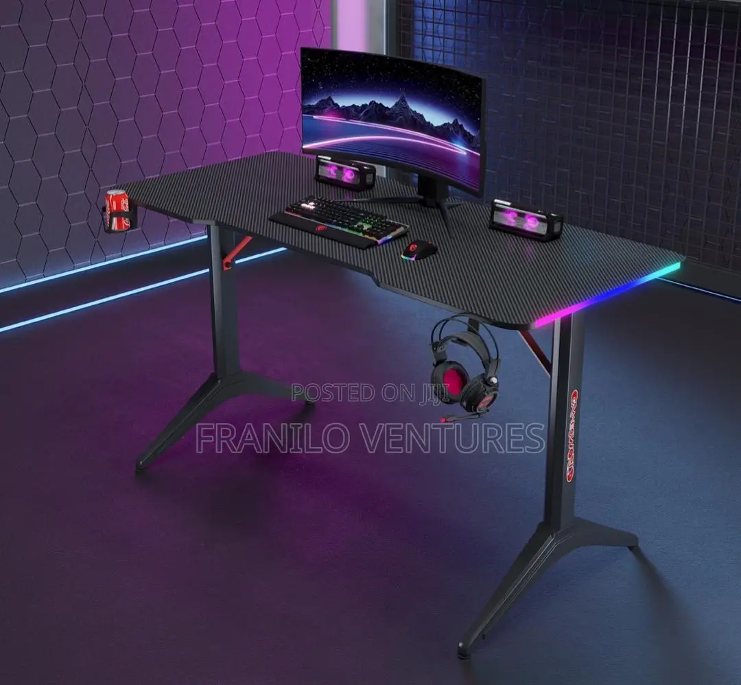 1.4m Gaming Desk