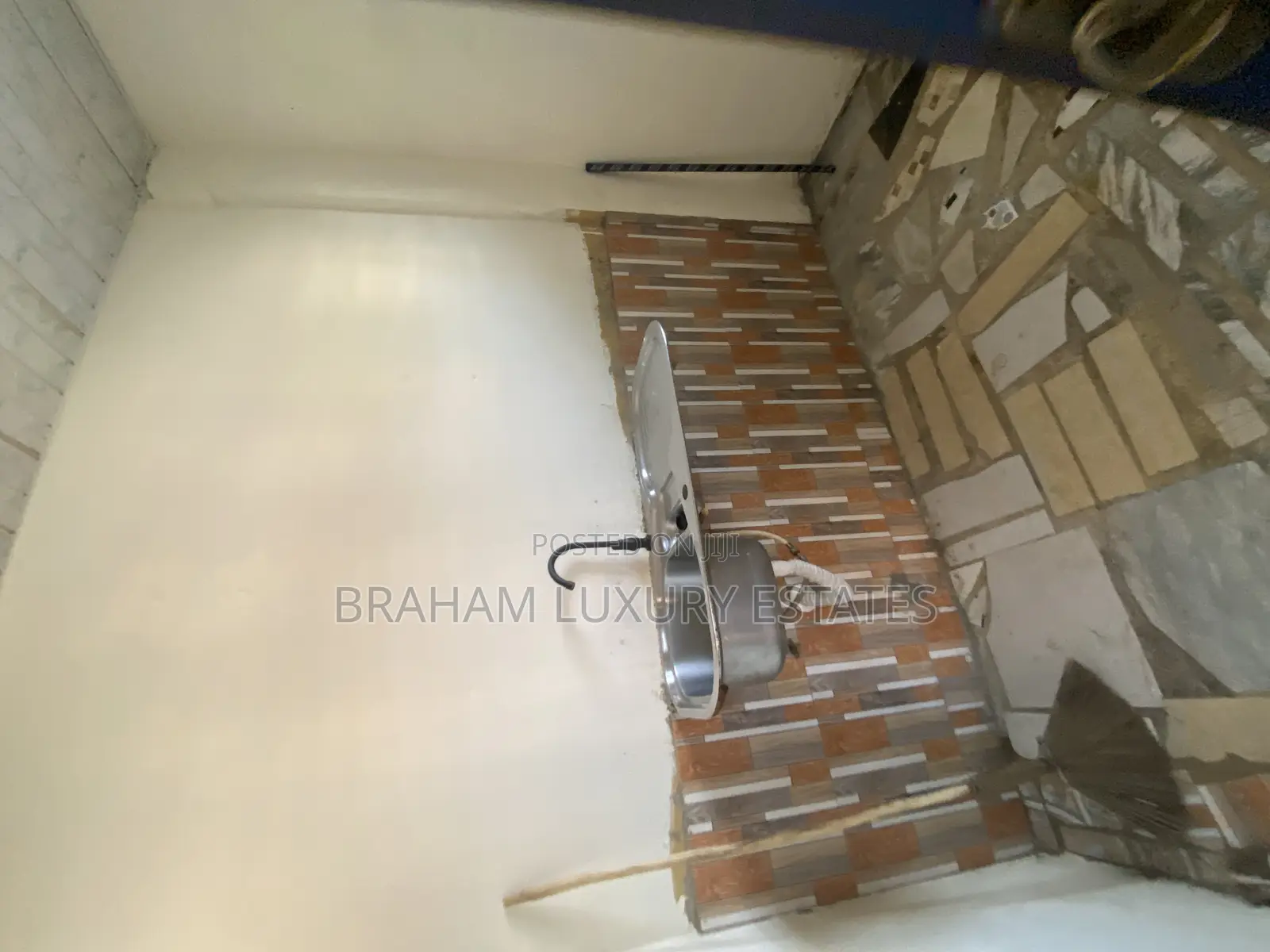 1bdrm Apartment in Braham Luxury, Sakumono for rent