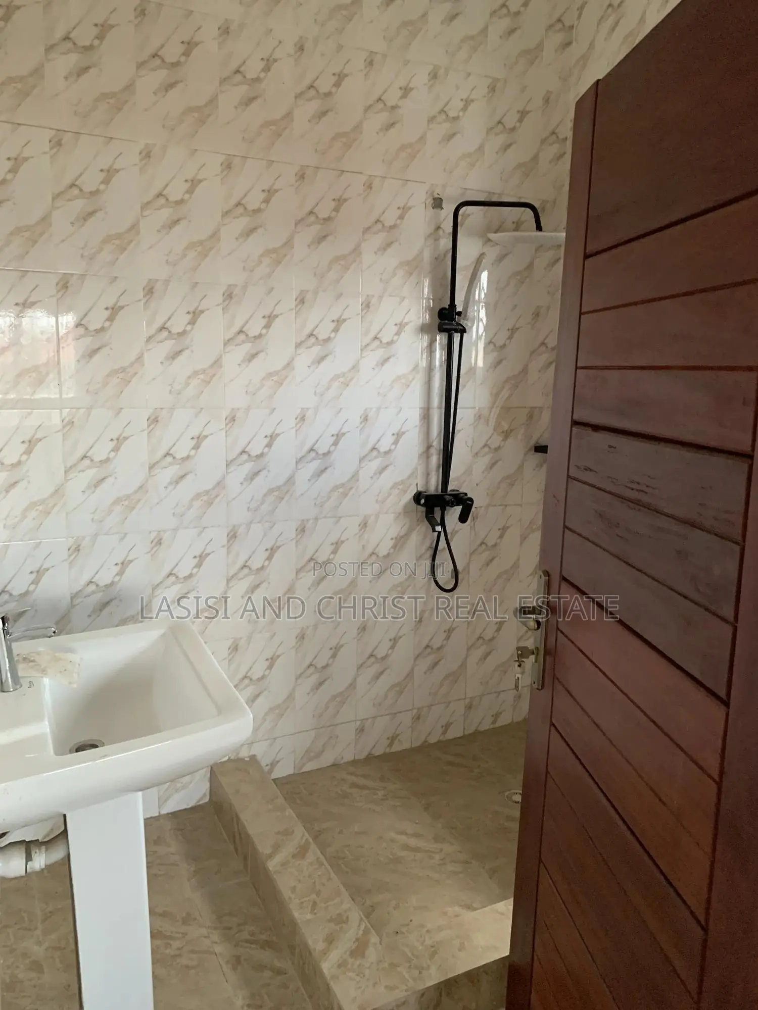 3bdrm Apartment in Lasisi And Christ, Amasaman for rent