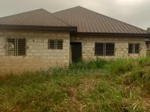 5bdrm House in Agyaako Buoho, Kumasi Metropolitan for sale
