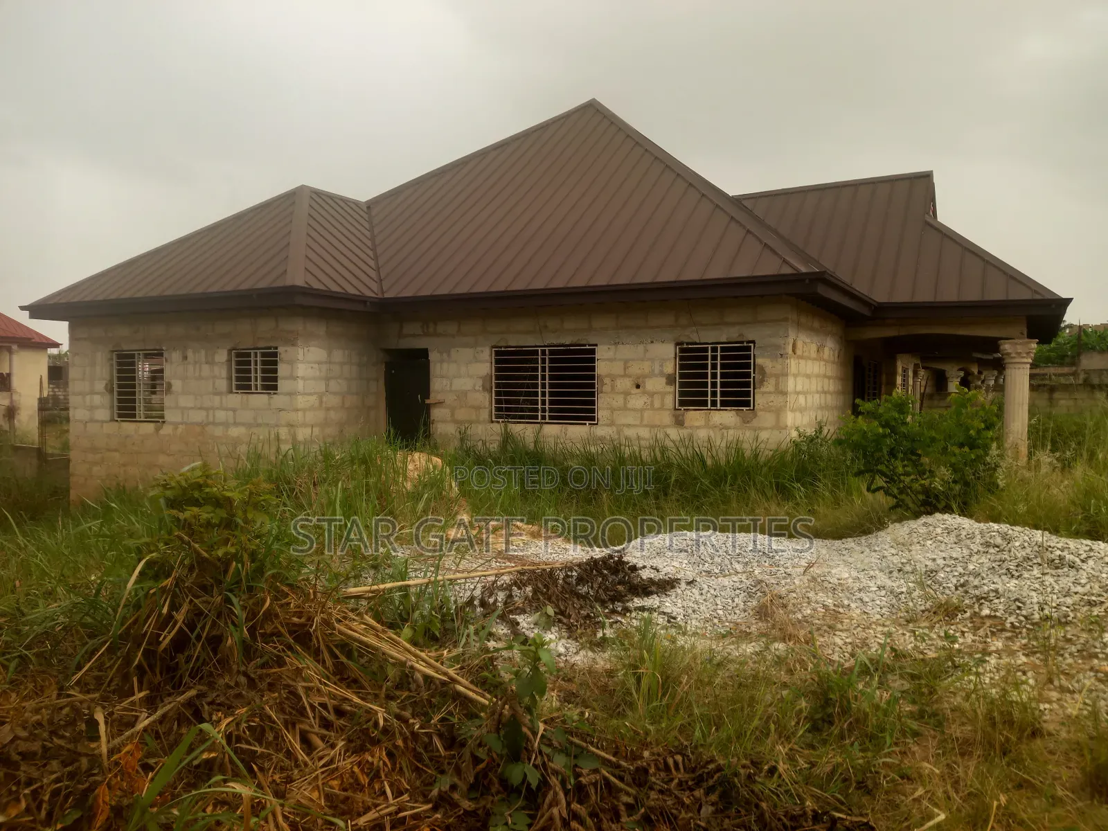 5bdrm House in Agyaako Buoho, Kumasi Metropolitan for sale