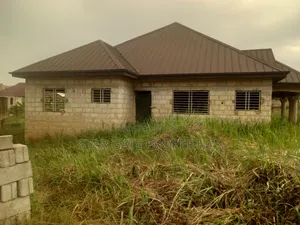 5bdrm House in Agyaako Buoho, Kumasi Metropolitan for sale