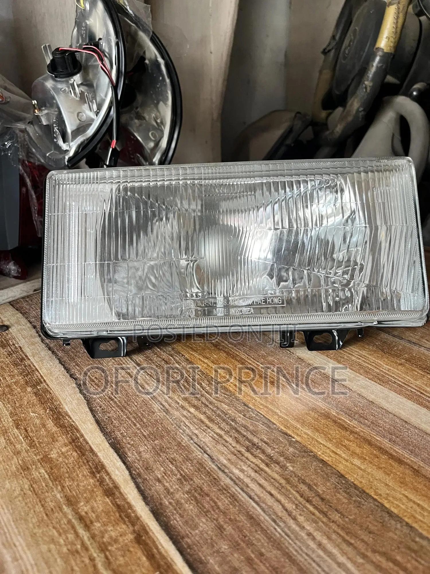 Kia Trade Headlight
