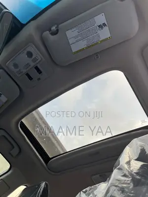 Toyota Corolla SE (1.8L 4cyl 6M) 2018 Silver