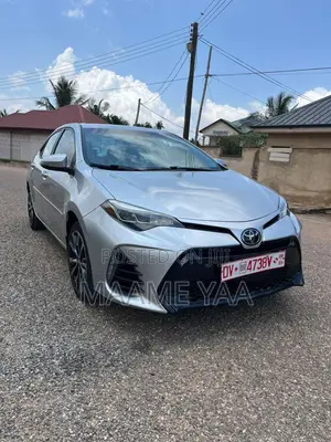 Toyota Corolla SE (1.8L 4cyl 6M) 2018 Silver