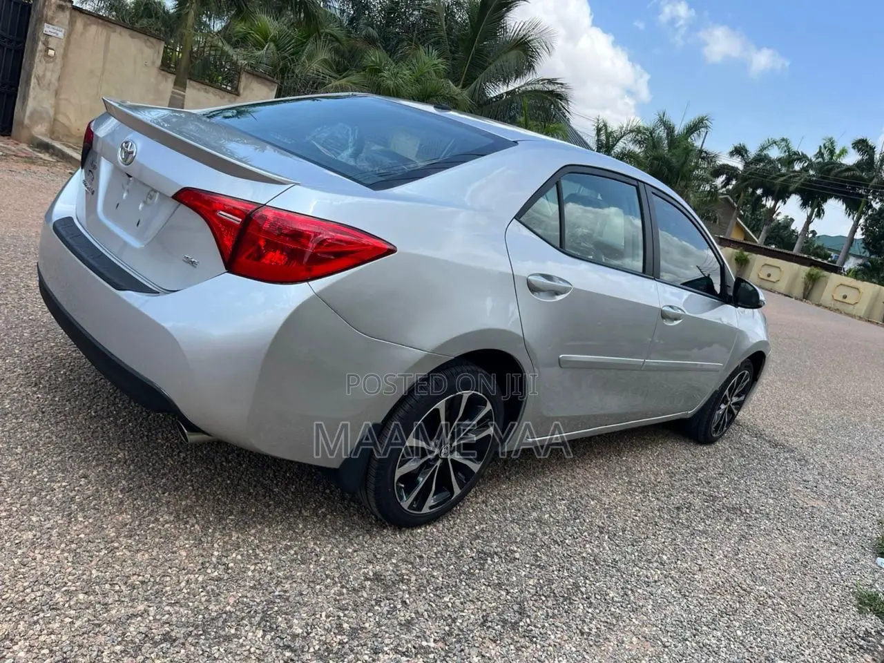 Toyota Corolla SE (1.8L 4cyl 6M) 2018 Silver