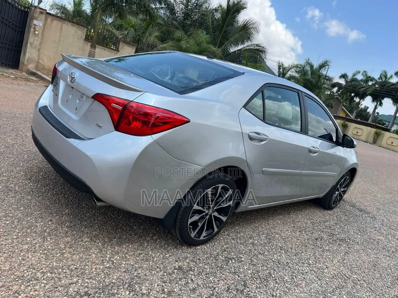 Toyota Corolla SE (1.8L 4cyl 6M) 2018 Silver