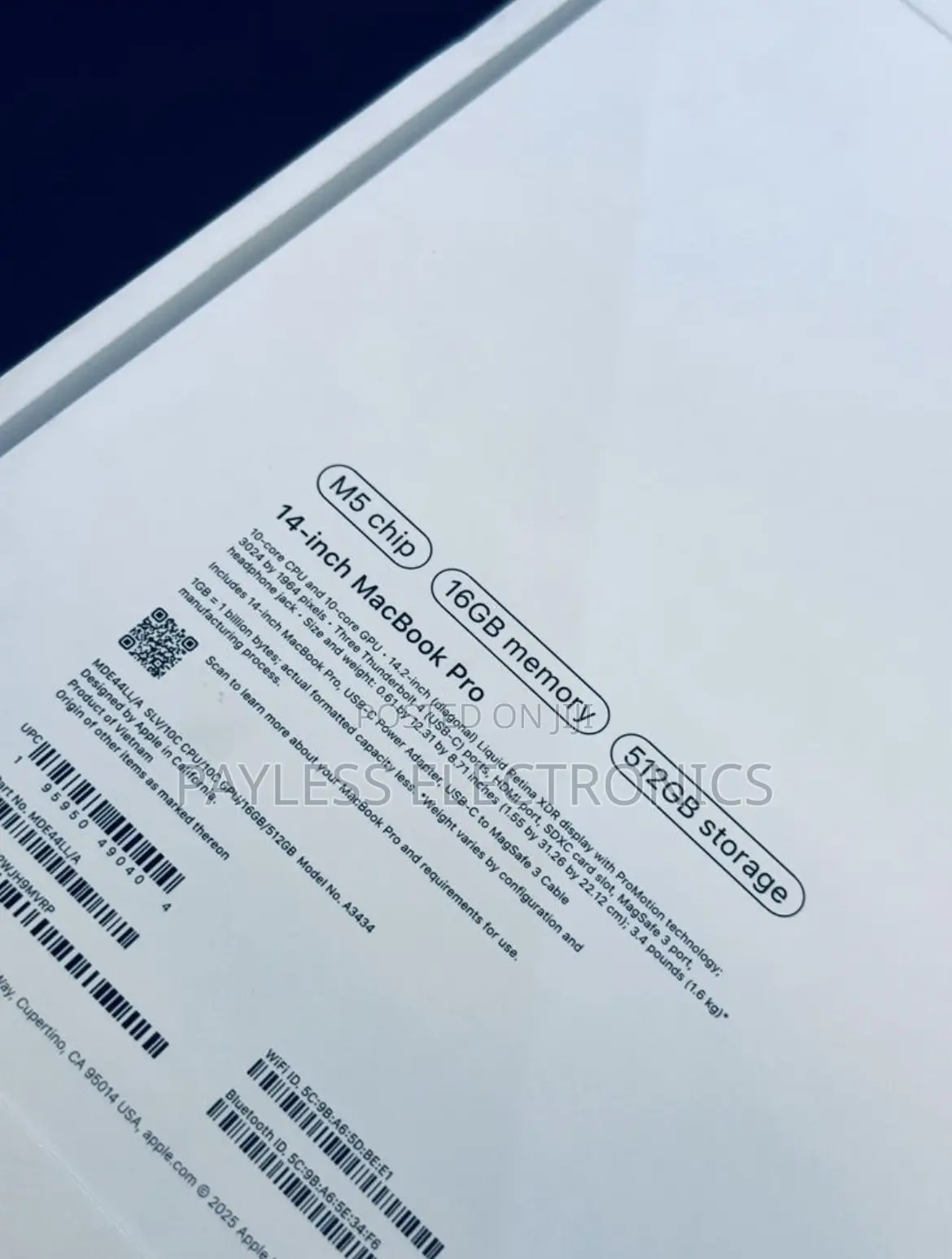 New Laptop Apple MacBook Pro 2025 M5 14-inch 16GB SSD 512GB