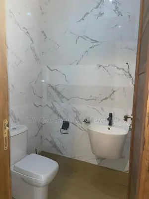 5bdrm Duplex in Tiyumba Real Estate, Ga East Municipal for sale