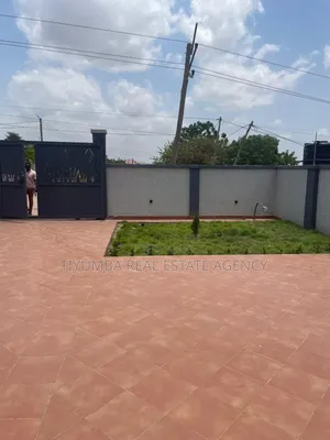 5bdrm Duplex in Tiyumba Real Estate, Ga East Municipal for sale
