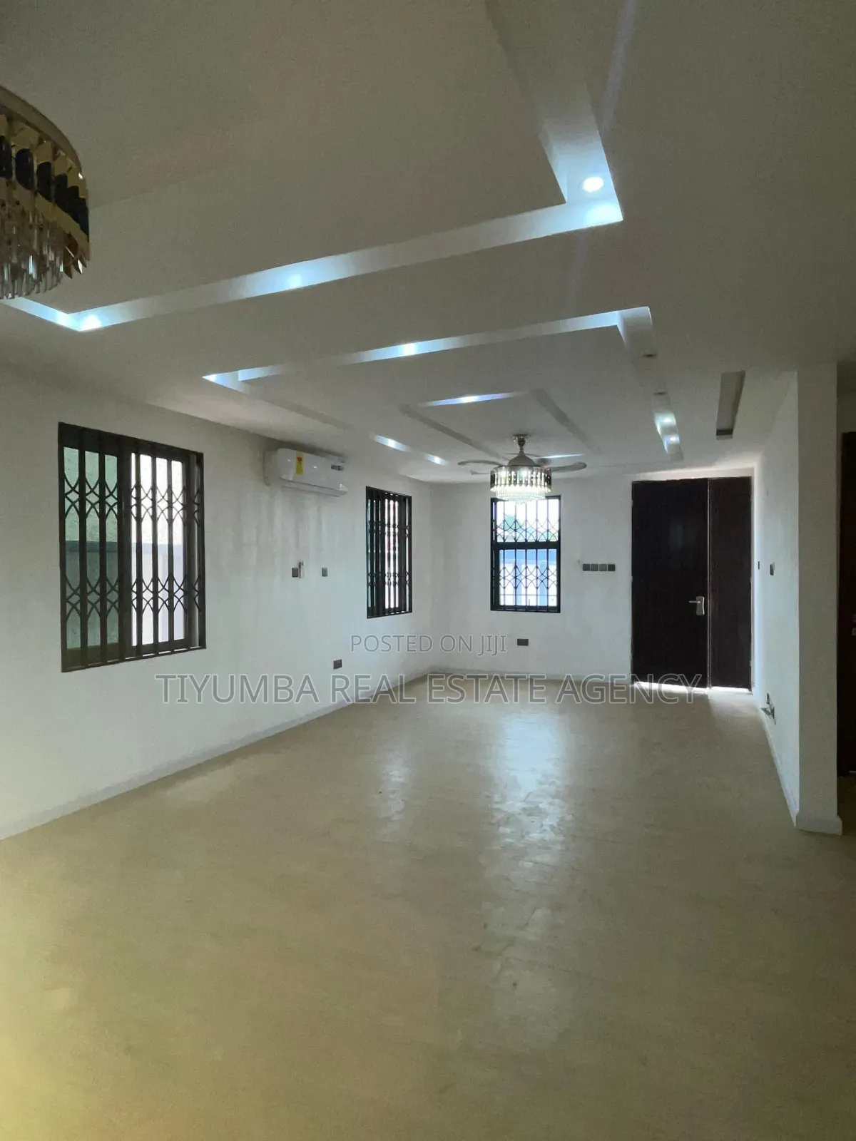 5bdrm Duplex in Tiyumba Real Estate, Ga East Municipal for sale