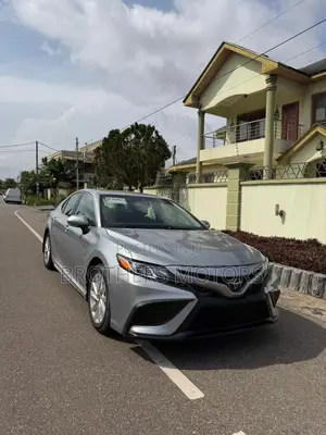 Toyota Camry SE 2023 Silver