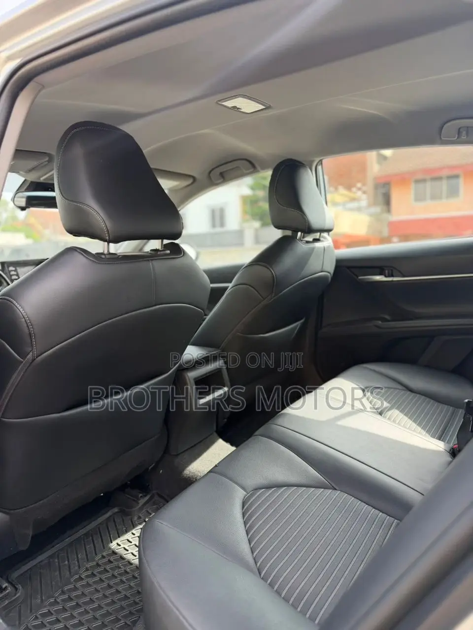 Toyota Camry SE 2023 Silver