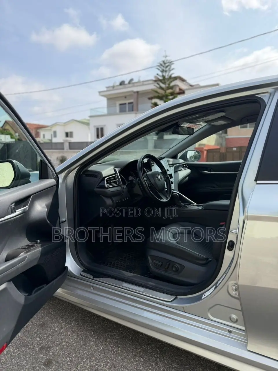 Toyota Camry SE 2023 Silver