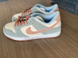 Nike Sneaker