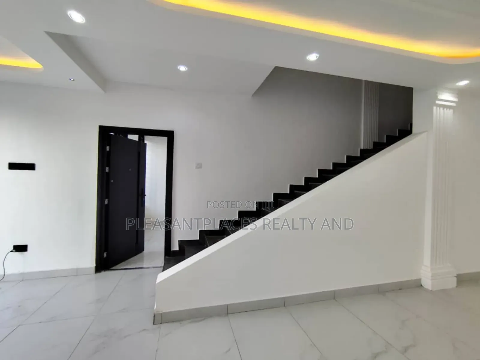 4bdrm Duplex in Pleasantplaces, East Legon for sale