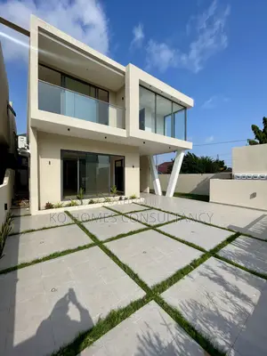 4bdrm Townhouse/Terrace in Ashley Botwe for sale