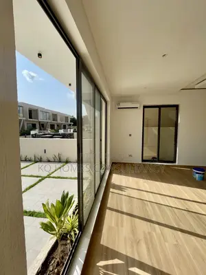 4bdrm Townhouse/Terrace in Ashley Botwe for sale