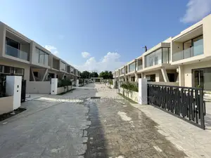 4bdrm Townhouse/Terrace in Ashley Botwe for sale