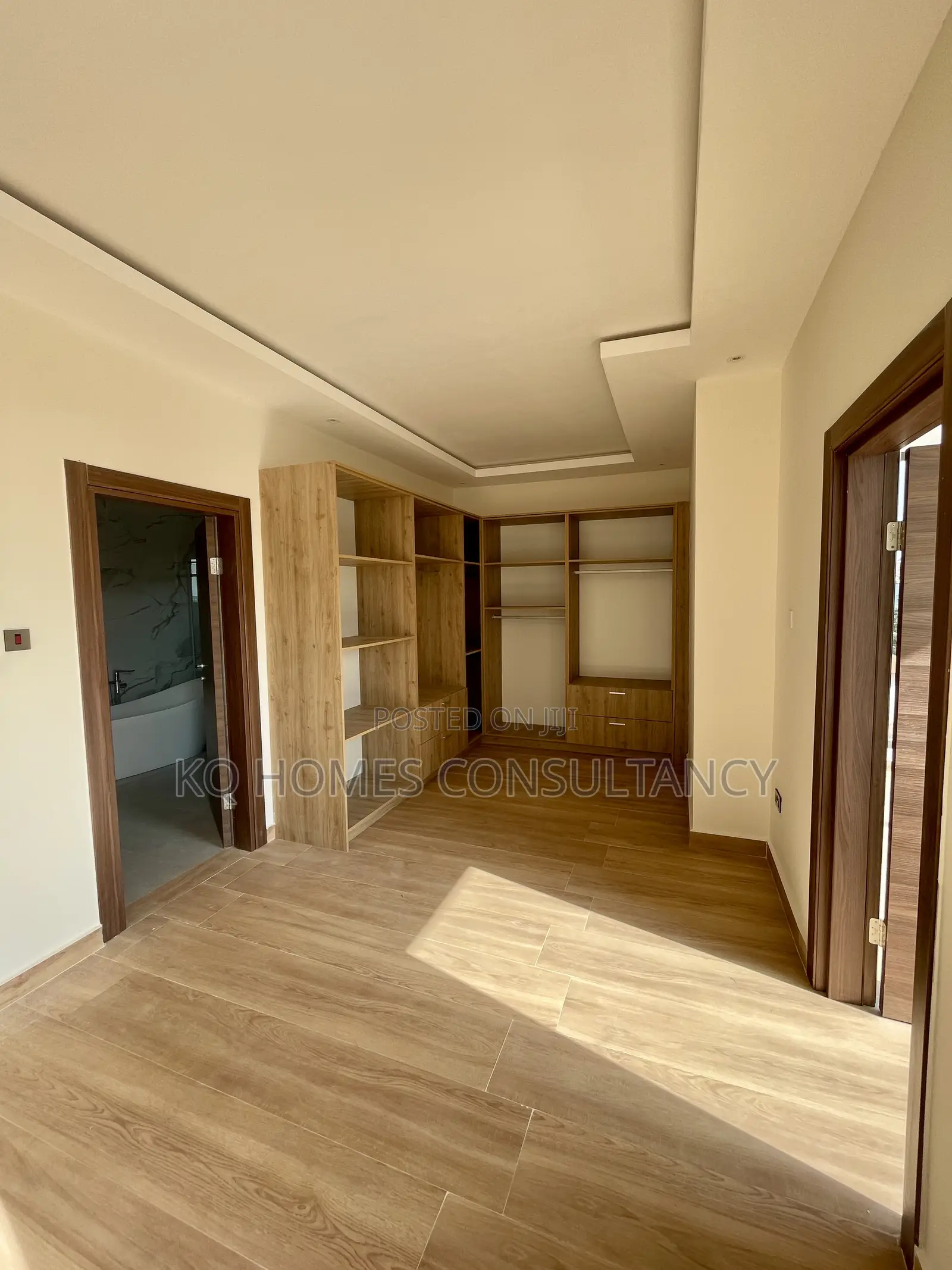 4bdrm Townhouse/Terrace in Ashley Botwe for sale