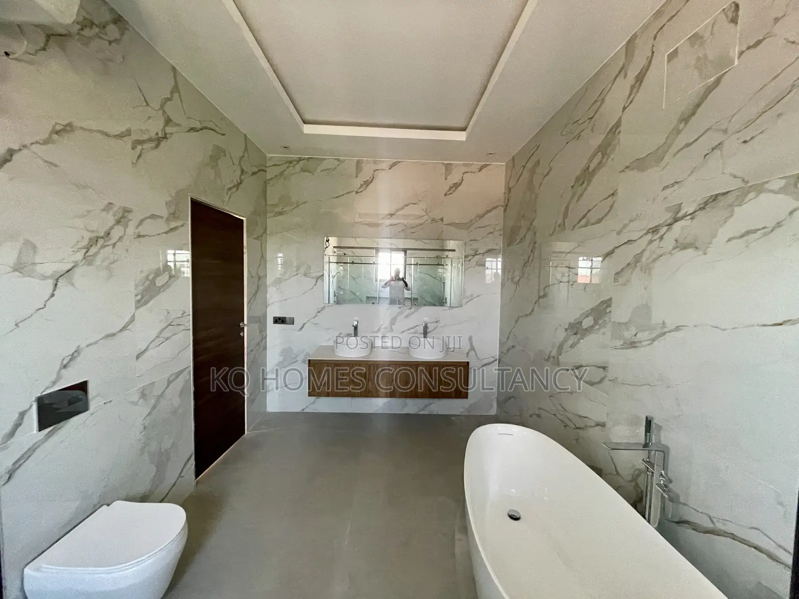4bdrm Townhouse/Terrace in Ashley Botwe for sale