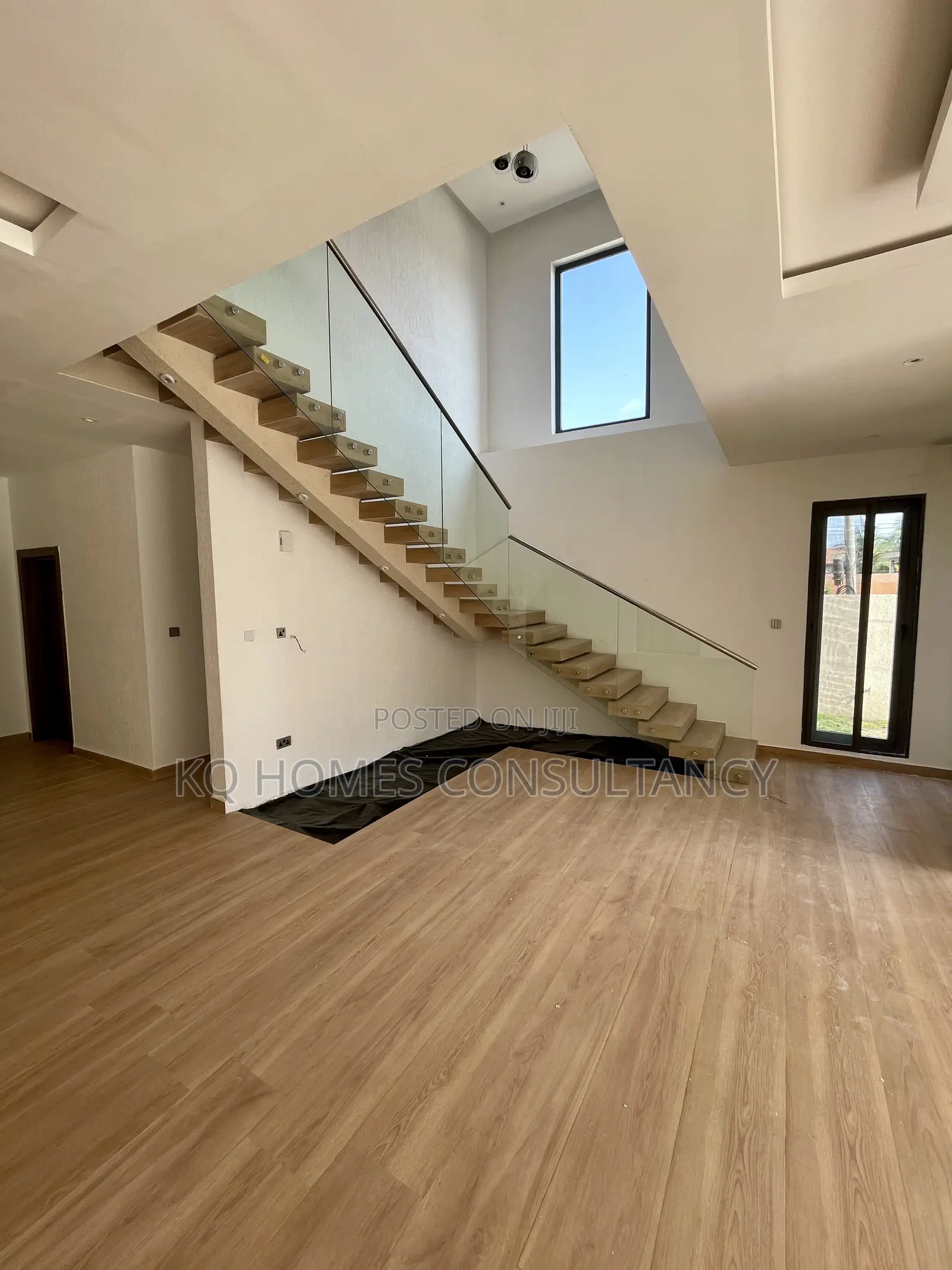 4bdrm Townhouse/Terrace in Ashley Botwe for sale