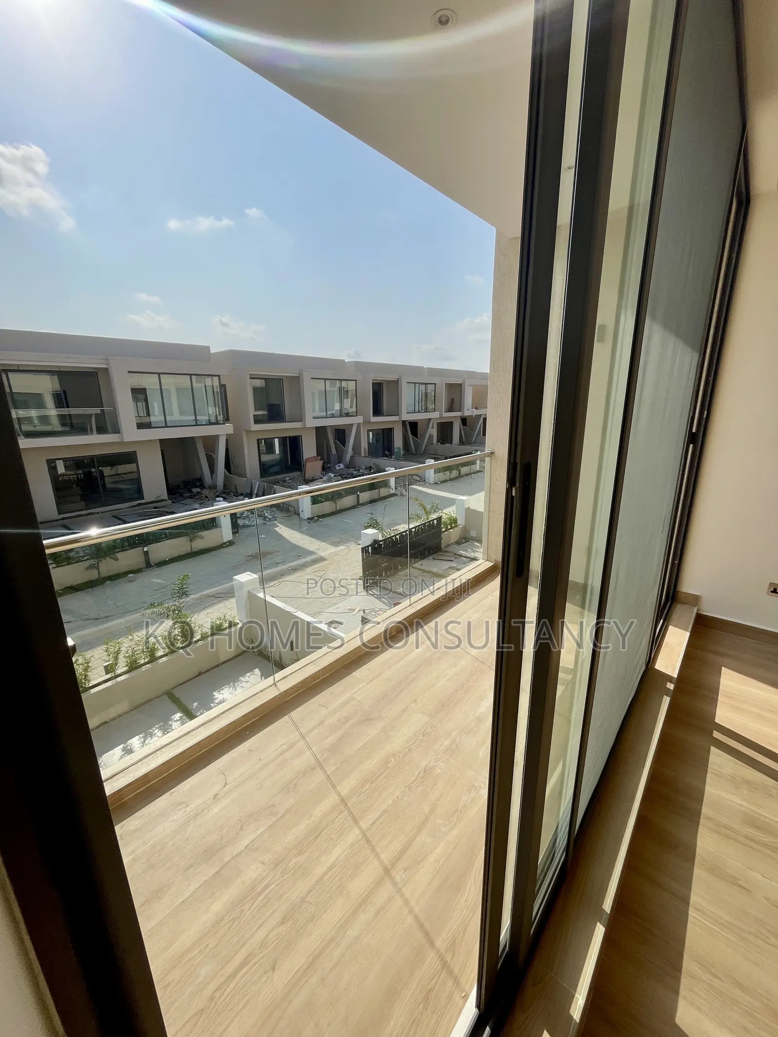 4bdrm Townhouse/Terrace in Ashley Botwe for sale