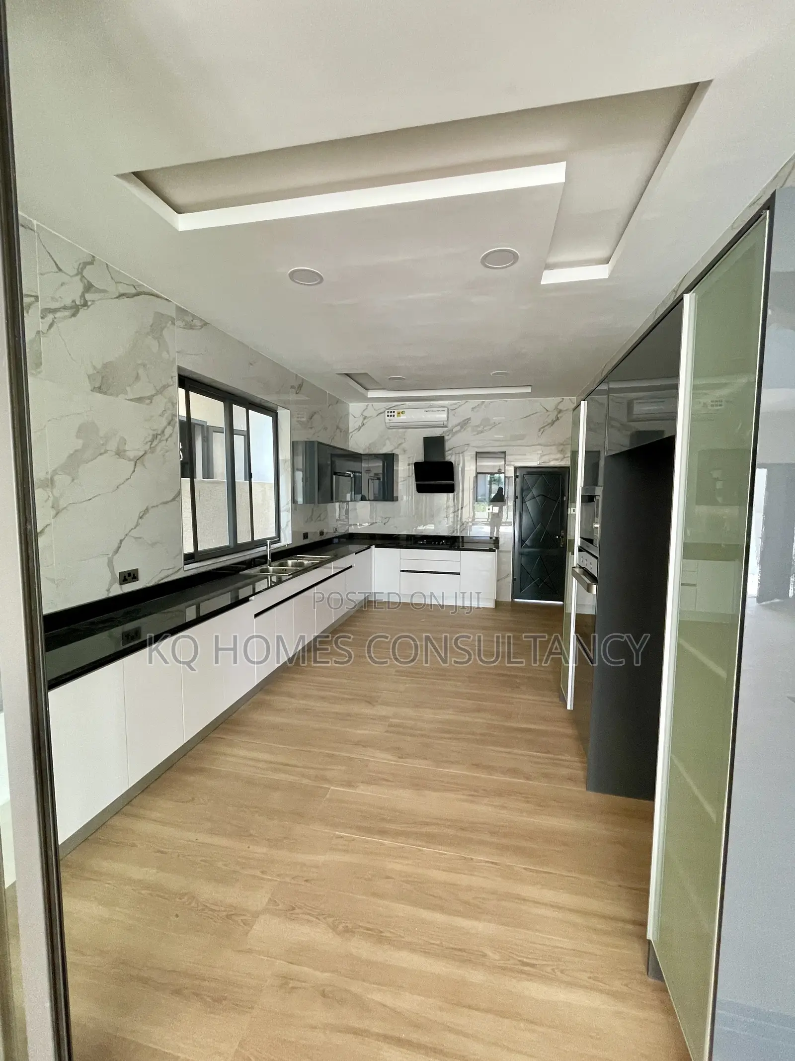4bdrm Townhouse/Terrace in Ashley Botwe for sale