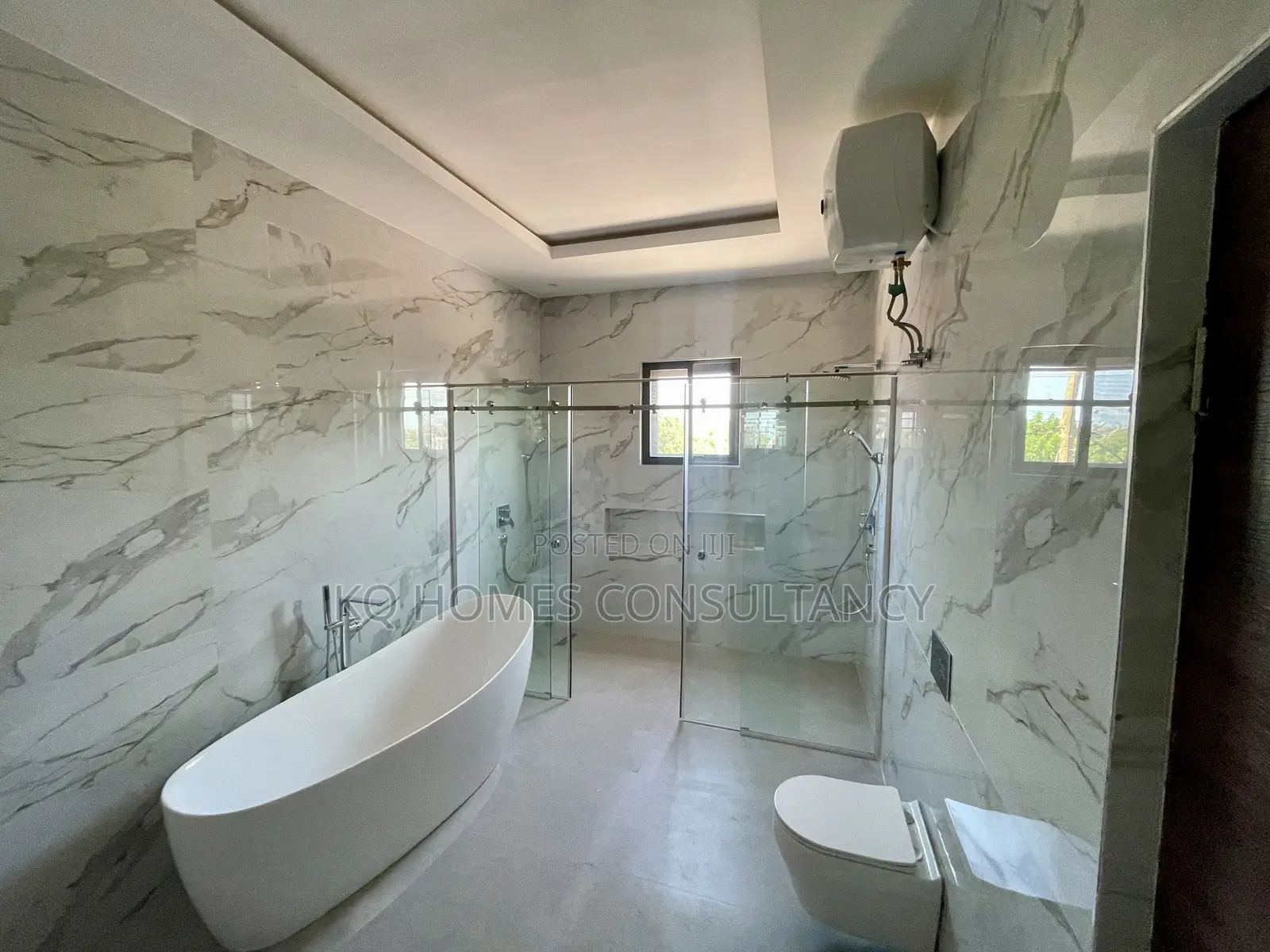 4bdrm Townhouse/Terrace in Ashley Botwe for sale