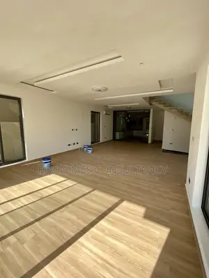 4bdrm Townhouse/Terrace in Ashley Botwe for sale