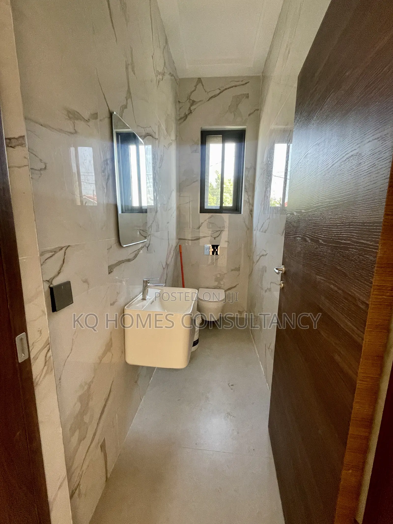 4bdrm Townhouse/Terrace in Ashley Botwe for sale