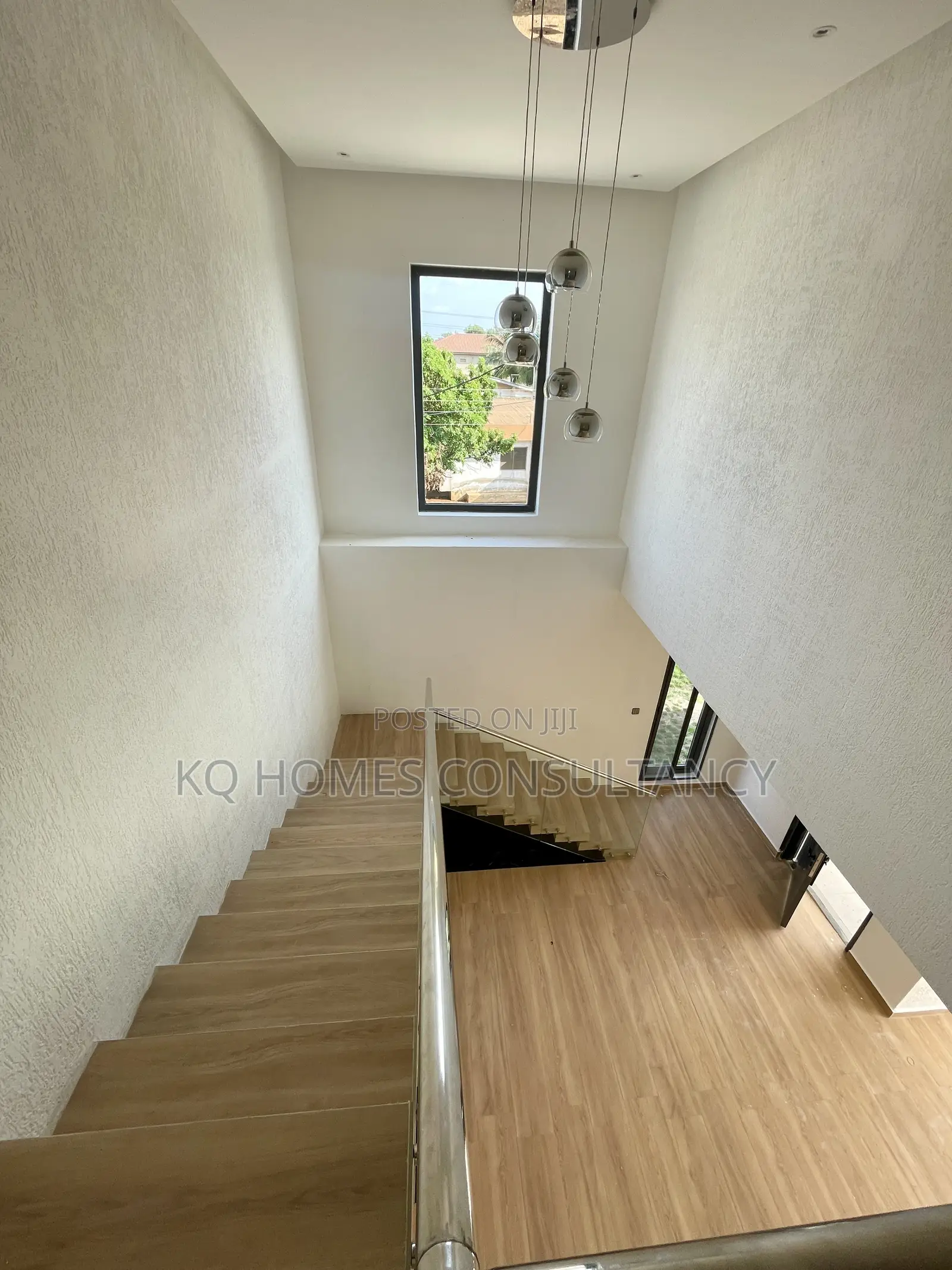 4bdrm Townhouse/Terrace in Ashley Botwe for sale